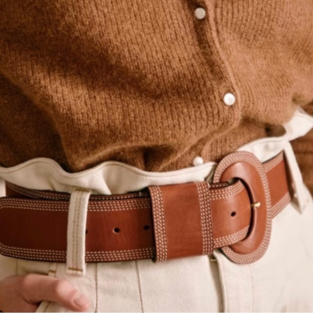 Sézane Jones belt - size 100. Worn twice - EUC.